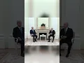 Poetin ontvangt Kazachstaanse president Tokajev in Kremlin, bespreekt Trumps stappen met betrekki...