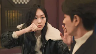 بنت مغروره بتشتغل حارسه لشاب مفكراه ضعيف وهتحميه بس الصدمه لما بتعرف ان عنده قوه خارقه ملخص مسلسل 