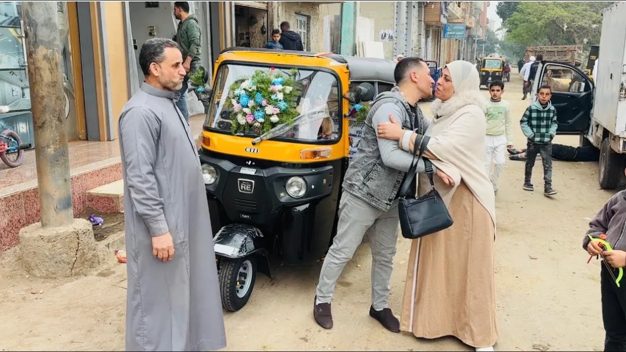 بعد الصبر جبر وربنا عنده العوض باجمل هديه من بنت السعوديه لى اخويا حسام عربيه 🚘أحلامه ربنا عوضك خير👌