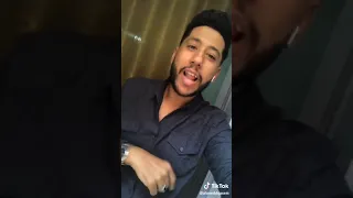 القعدة كانت نايمه فى الكيوف عايمه فيلو فجأة كدا قامت سقفه ع الطبله زغروطة يا ابله 