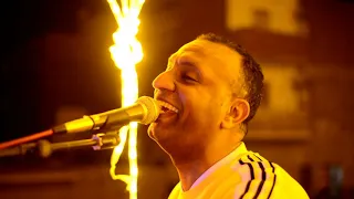 شاهد اندماج العندليب تامر صحافة فى اداء اغنية ياهاجر دندنها