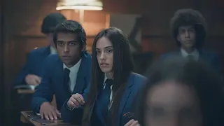 بيكتشفوا إن زميلتهم في المدرسة اللي عندها 17 سنة عمرها الحقيقي 120 سنة وانها مش طالبة عادية 