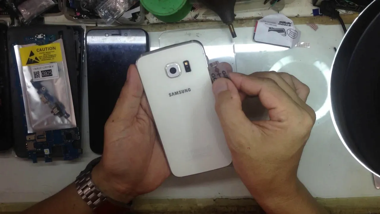 Servis HP Samsung S3 pasang batre auto ON//Restart terus menerus. 