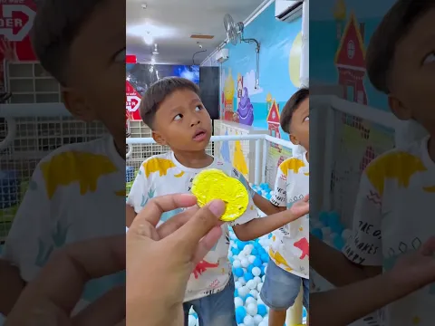 Cute baby twins chicken banana trend🐓🍌😋😂 #fyp #shorts #funny