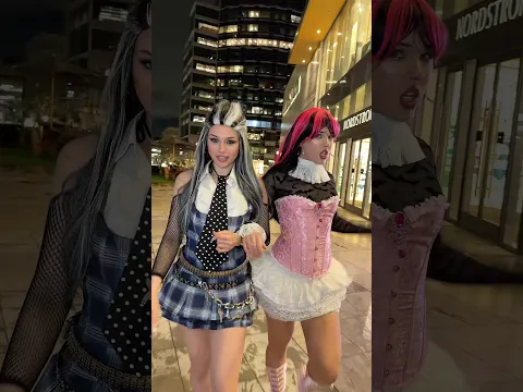 Iconic Halloween duo costumes