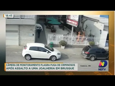 Câmara de monitoramento flagra fuga de criminosos após assalto a uma joalheria