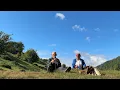 Download Lagu 80-jarige grootouders leven op de ouderwetse manier 🏡 | Geiten, borsjt en fluit melken in de bergen