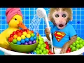 Download Lagu Monkey BonBon plays with the Duckling in the bathtub dan berubah menjadi petugas pemadam kebakaran🐒🦆