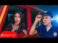 Download Lagu CHOWANEGO AUTAMI! 🚗 POLICJANCI VS ZŁODZIEJE 👮‍♂️