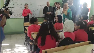 إشادة كبيرة شرح مادة العلوم بطريقه هايلة من معلمه بمدرسة بالوراق بحضور محافظ الجيزة 