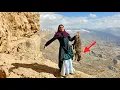 Lagu Mountain nomad woman encounters a wild animal - a real and moving moment