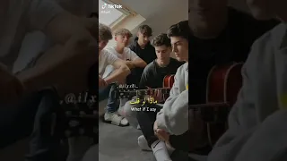 أعلم أننا مجرد اصدقاء لكن ماذا لو قلت لك تعلمين أنني معجب بك 