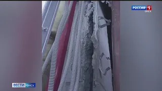 «Вести Омск» показали эксклюзивные кадры колонн, из-за которых расселят жильцов дома на Волочаевской