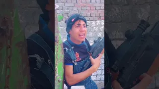 لما اخوك الصغير يعمل حرب مسدسات مع صحابه علاء حسين 