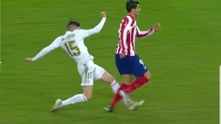 شاهد لقطة طرد فالفيردي وكسر موراتا L اكثر المواقف عبقريه في كرة القدم 