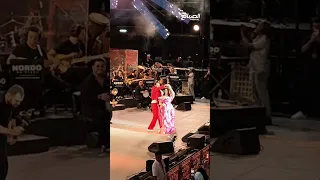  نوردو و رحمة يغنيان  سر وجعنا  بمهرجان قرطاج الدولي دندنها
