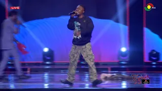 kwesi amewuga is bringing down the house with his incredible performance at the 25thtgma
