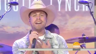 See country star Dustin Lynch perform ‘Small Town Boy’ live