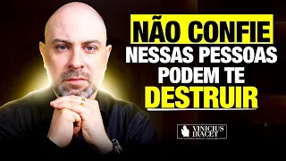 NÃO CONFIE E SE AFASTE DE QUEM QUEM FAZ ESSAS 5 COISAS - Fique longe dessas PESSOAS E EM SILÊNCIO