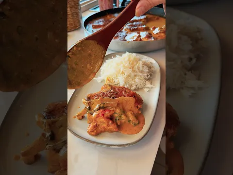 Nothing beats chicken, sauce , and rice 🍚