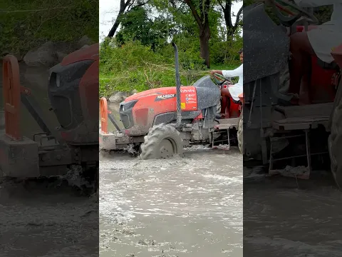 Kubota 4wd tractor working in mud #shorts #trending #tractor