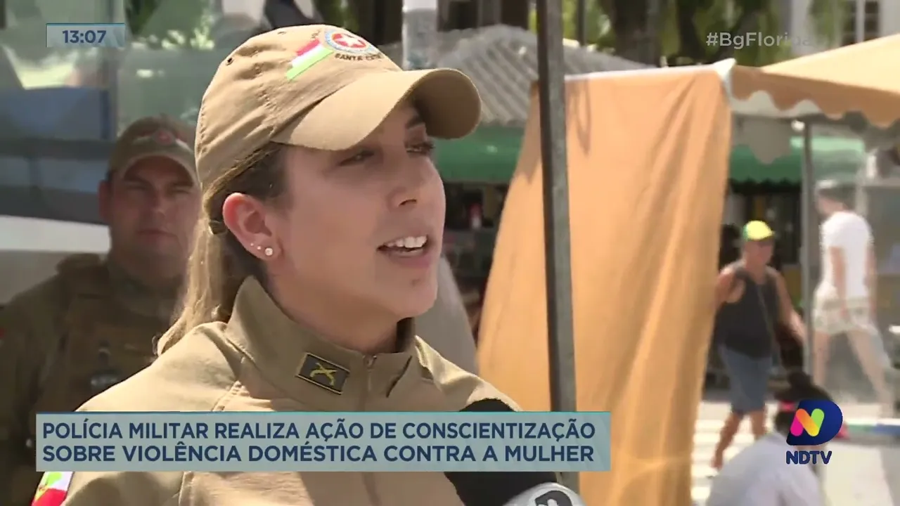 PM realiza ação de conscientização sobre violência doméstica contra a mulher em Florianópolis