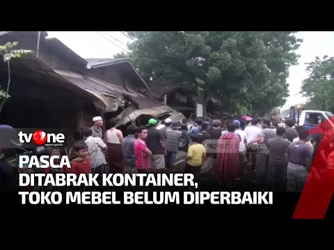 Brukkk! Truk Kontainer Tabrak Toko Mebel Sampai Hancur di Cengkareng