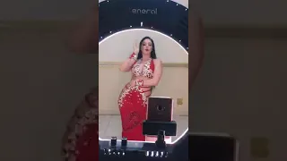الراقصة لوردينا التي يبحث عنها الجميع بترقص علي بتنادينى تانى ليه دندنها