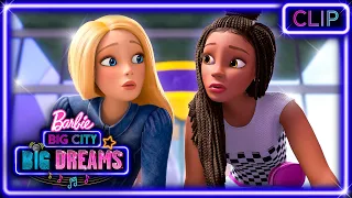 Barbie & Barbie Bertemu untuk Pertama Kalinya!!! | Barbie: Big City, Big Dreams | Klip