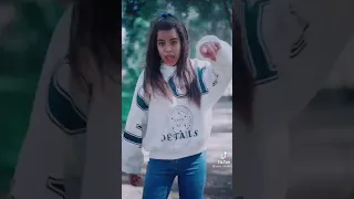 خمسه علي الخدود وعلي العيون وعلي الشفايف 