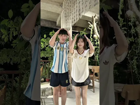 Bé Quỳnh đu trend cùng Lốp siêu hài