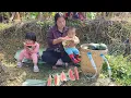 Lagu The difficult life of a single mother and her two young children harvesting watermelons