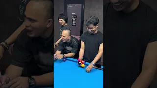 Delapan bola sekali ambil satu tangan