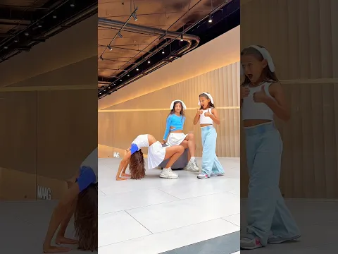 👯‍♀️+🤸‍♀️=🤯🪑 #familyfirst #flexibility @SOFIIA.TOLASOVA @_miss_tais_