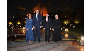 موقع الرئاسة السيد الرئيس والسيدة قرينته يقيمان مأدبة عشاء على شرف ملك وملكة إسبانيا بمنطقة الهرم 