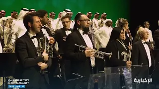 أداء مذهل لأغنية  وطني الحبيب  في قاعة دو شاتليه في باريس دندنها