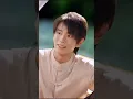 물에 빠진 미녀를 구하고 얼떨결에 데릴사위가 된 청년! 무시받던 그가 의술과 무술로 모두를 놀라게 한다!