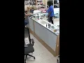 shows Florida man snatching 22K in gold from mall kiosk pawning it deputies