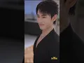 穿书成舔狗炮灰，本该被主角踩在脚下！谁料意外觉醒反派系统，疯狂掠夺主角气运，抢机缘、建商业帝国，一路碾压天命之子，最终坐拥8位美女老婆，登顶全球首富！