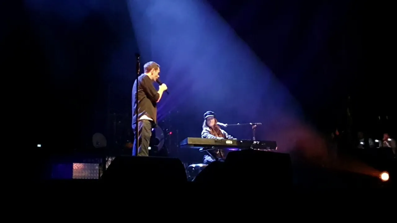 Mais je t'aime - Camille Lellouche & Grand Corps Malade (live) Mais je t'aime - Camille Lellouche & Grand Corps Malade (live)