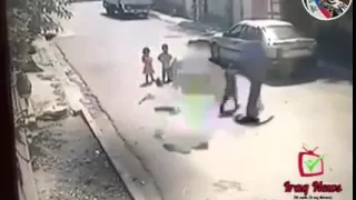 لحظة خطف الطفل من امام بيته بتصوير احدى الكامرات في محافظة ديالى 