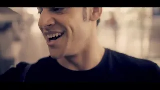 مسجون في الغربة النجم الشهير 