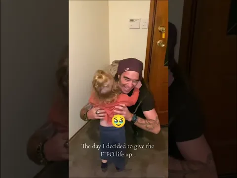 She met her dad after 4 weeks 🥹 #shorts {@scaffdad3 on Tiktok}