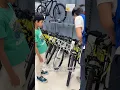 Lagu Een nieuwe fiets kopen in Singapore