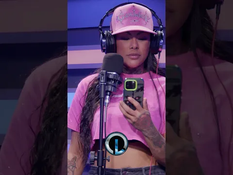 WANDA LA MAMÁ DE YAILIN Y CAROLINA LA MAMÁ DE DILON GRABAN CANCIÓN EN VIVO