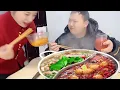 Download Lagu 蠢老公涮肉加辣防我偷吃？我反手辣椒水兑枸杞茶，他一口下去辣到飙泪！【九零后夫妻】