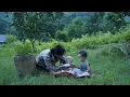 Download Lagu Alleenstaande moeder en 1-jarige zoon helpen verlaten baby van 9 maanden