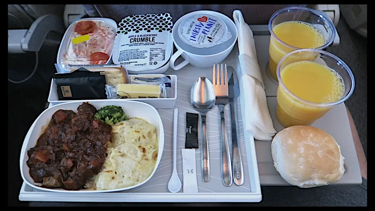 Flying to DUBAI during Pandemic 🇦🇪 EMIRATES Business Class (Review & Travel Tips) | Sophie Ramos