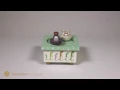 Boîte à musique magnétique famille pingouins - Trousselier - Berceaumagique.com