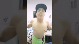 بشكي للبحر همي طلع السمك وشخرلي 